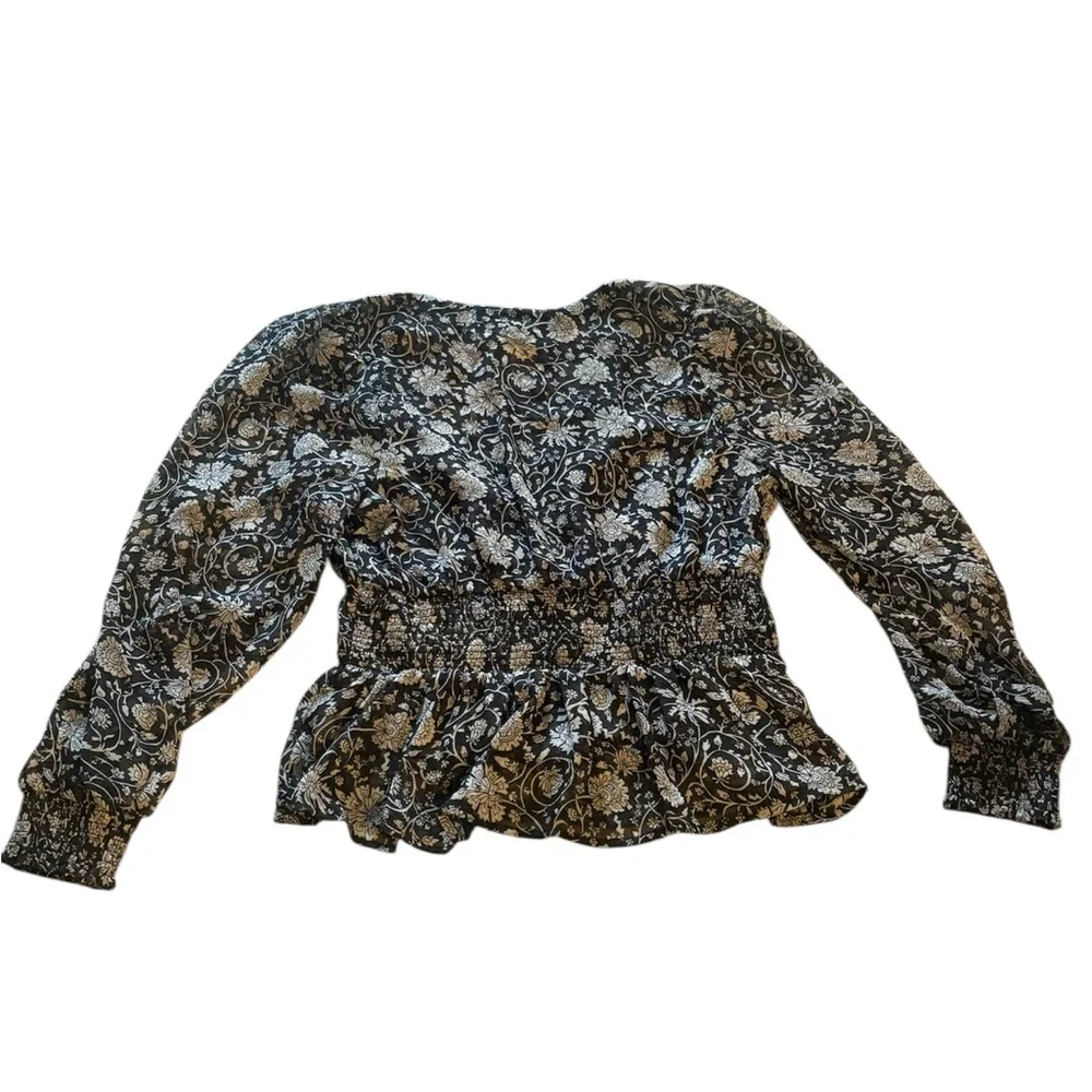 NWT Old Navy Black and White Fitted Blouse V-Neck  Women’s Semi Sheer Medium - Picture 3 of 7